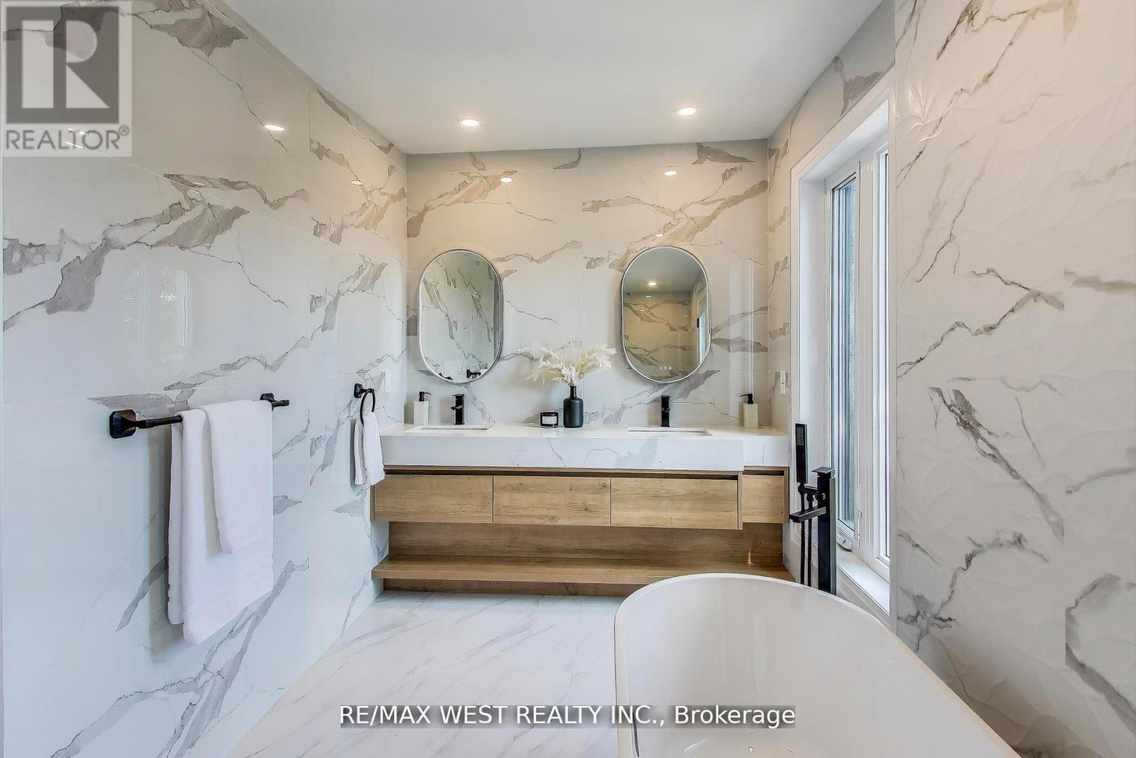 21 Rolyat Street, Toronto, Ontario  M6J 1S5 - Photo 15 - C12701538