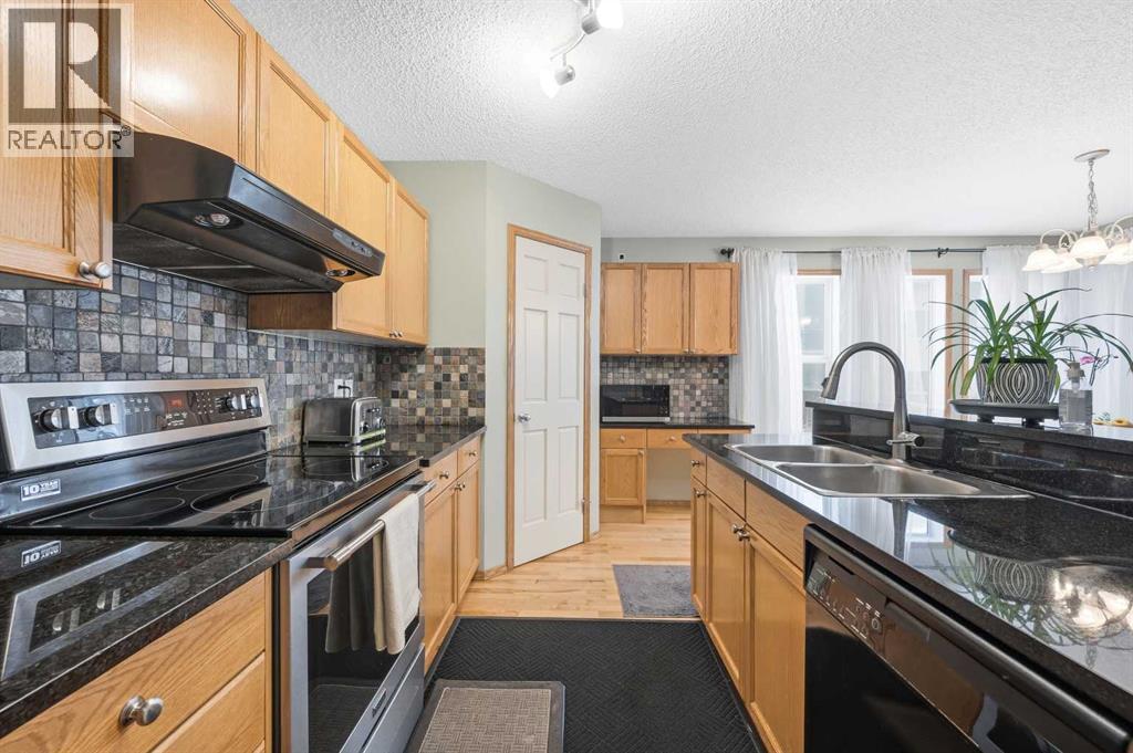 52 Panatella Gate, Calgary, Alberta  T3K 6C7 - Photo 12 - A2275646