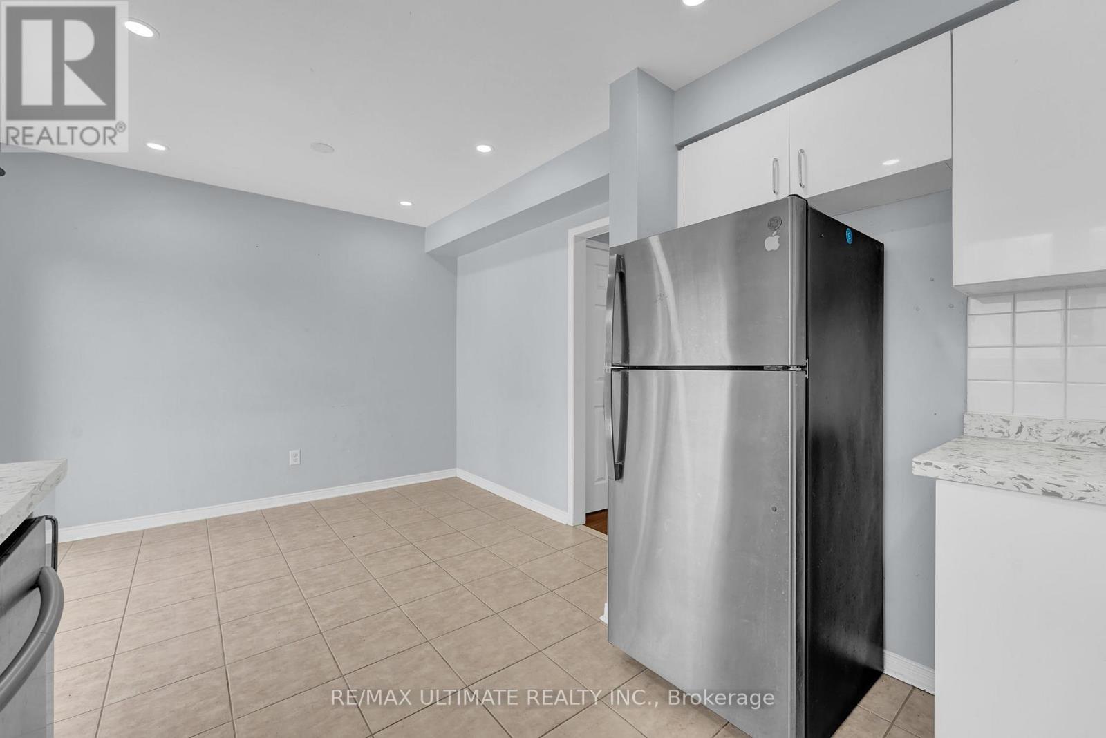 73 Bernard Avenue, Brampton, Ontario  L6Y 5S4 - Photo 3 - W12701532