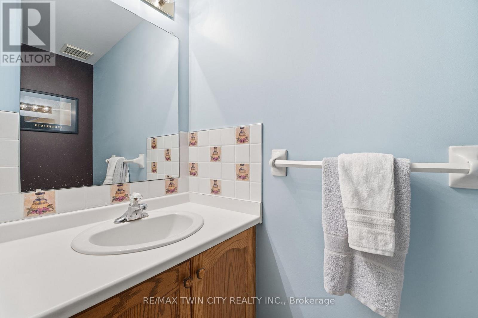 68 Fairlake Drive, Cambridge, Ontario  N1S 4Z3 - Photo 13 - X12701528