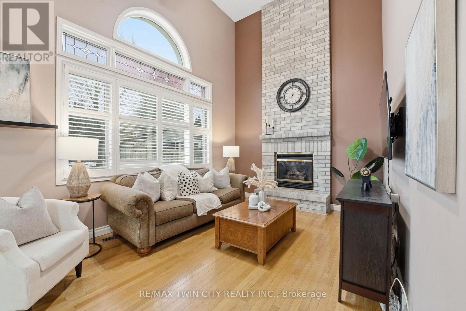 68 Fairlake Drive, Cambridge, Ontario  N1S 4Z3 - Photo 3 - X12701528