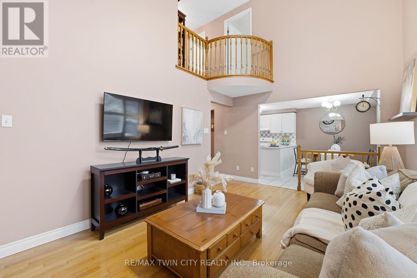 68 Fairlake Drive, Cambridge, Ontario  N1S 4Z3 - Photo 4 - X12701528