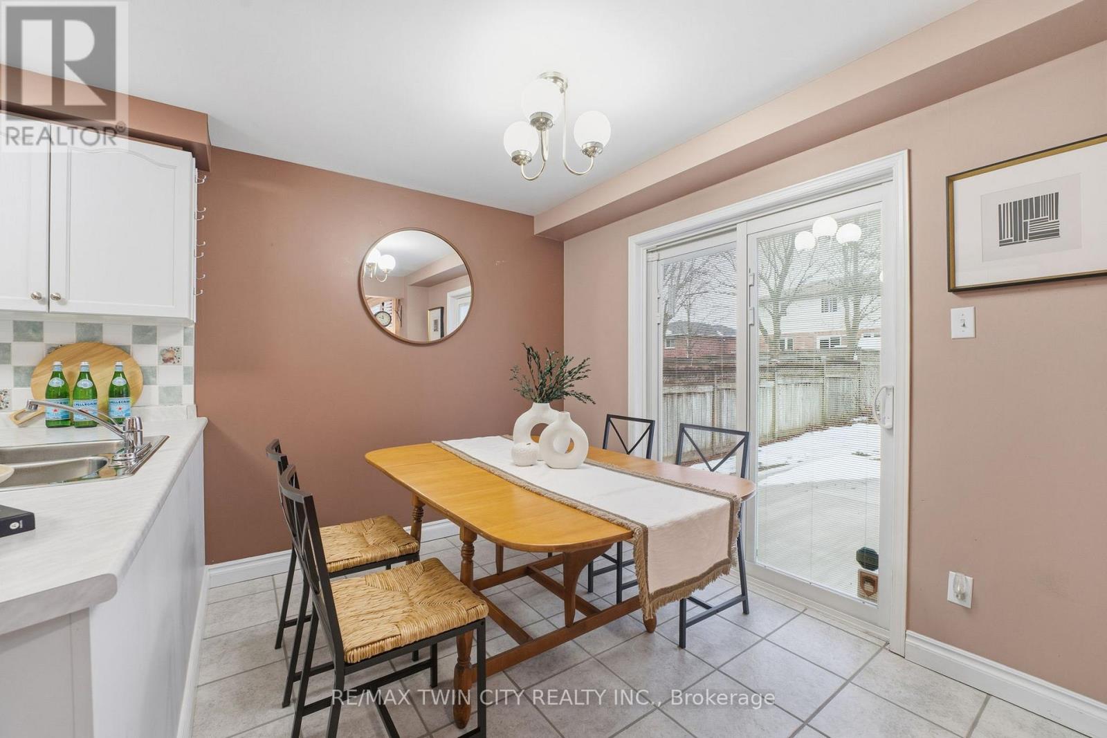 68 Fairlake Drive, Cambridge, Ontario  N1S 4Z3 - Photo 5 - X12701528