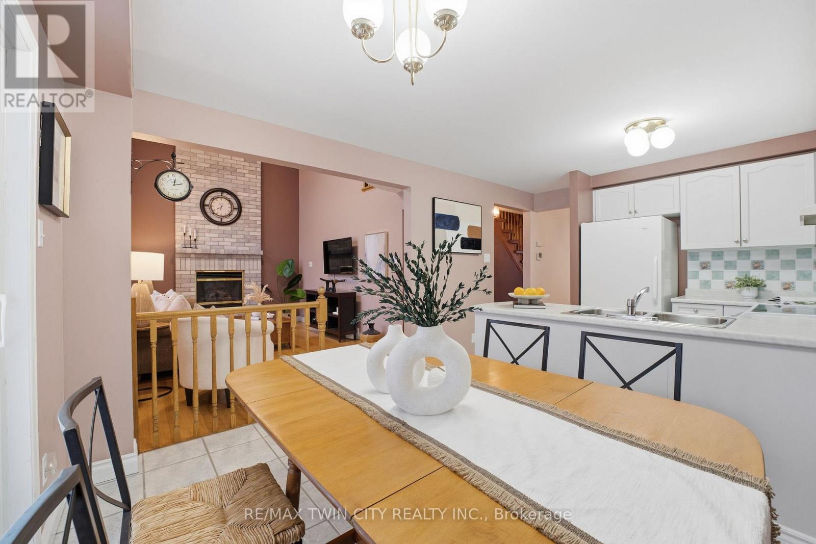 68 Fairlake Drive, Cambridge, Ontario  N1S 4Z3 - Photo 6 - X12701528