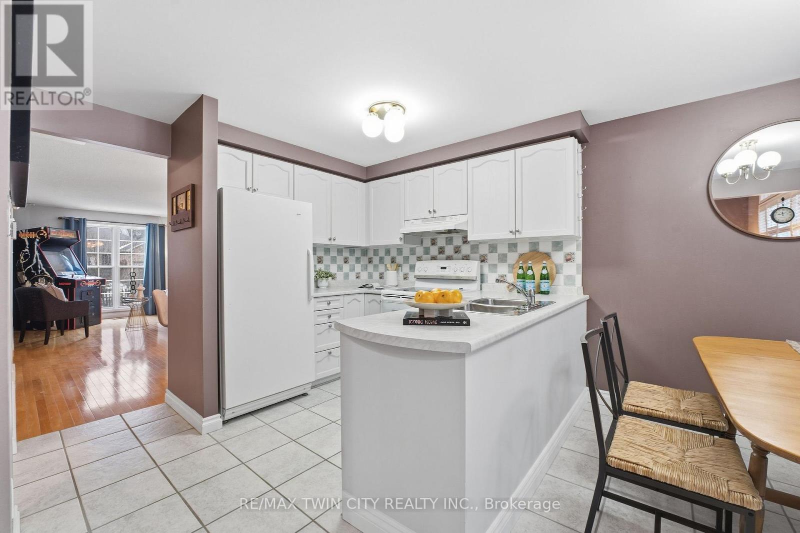 68 Fairlake Drive, Cambridge, Ontario  N1S 4Z3 - Photo 8 - X12701528