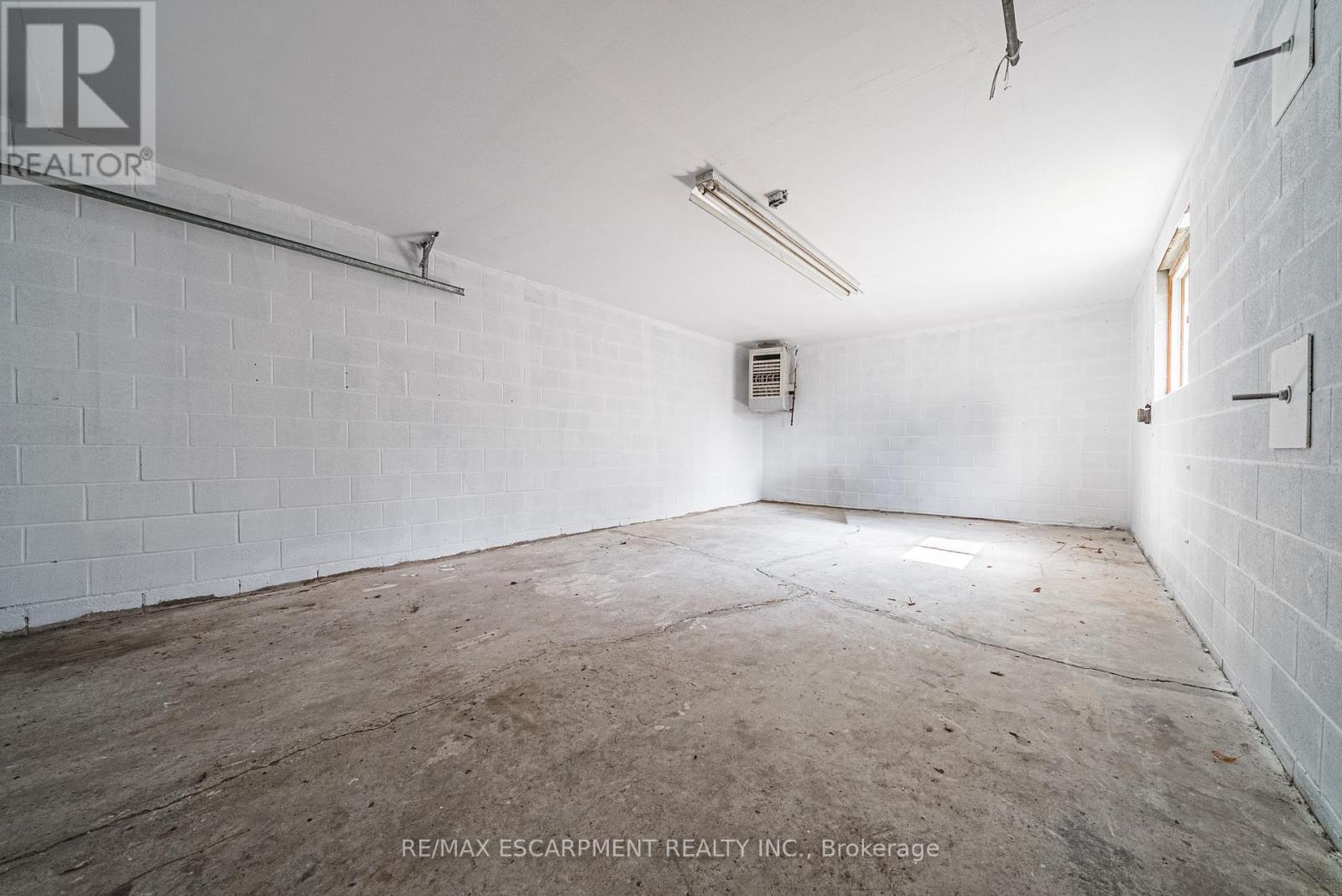 131 Welbourn Drive, Hamilton, Ontario  L9A 3N5 - Photo 36 - X12701546