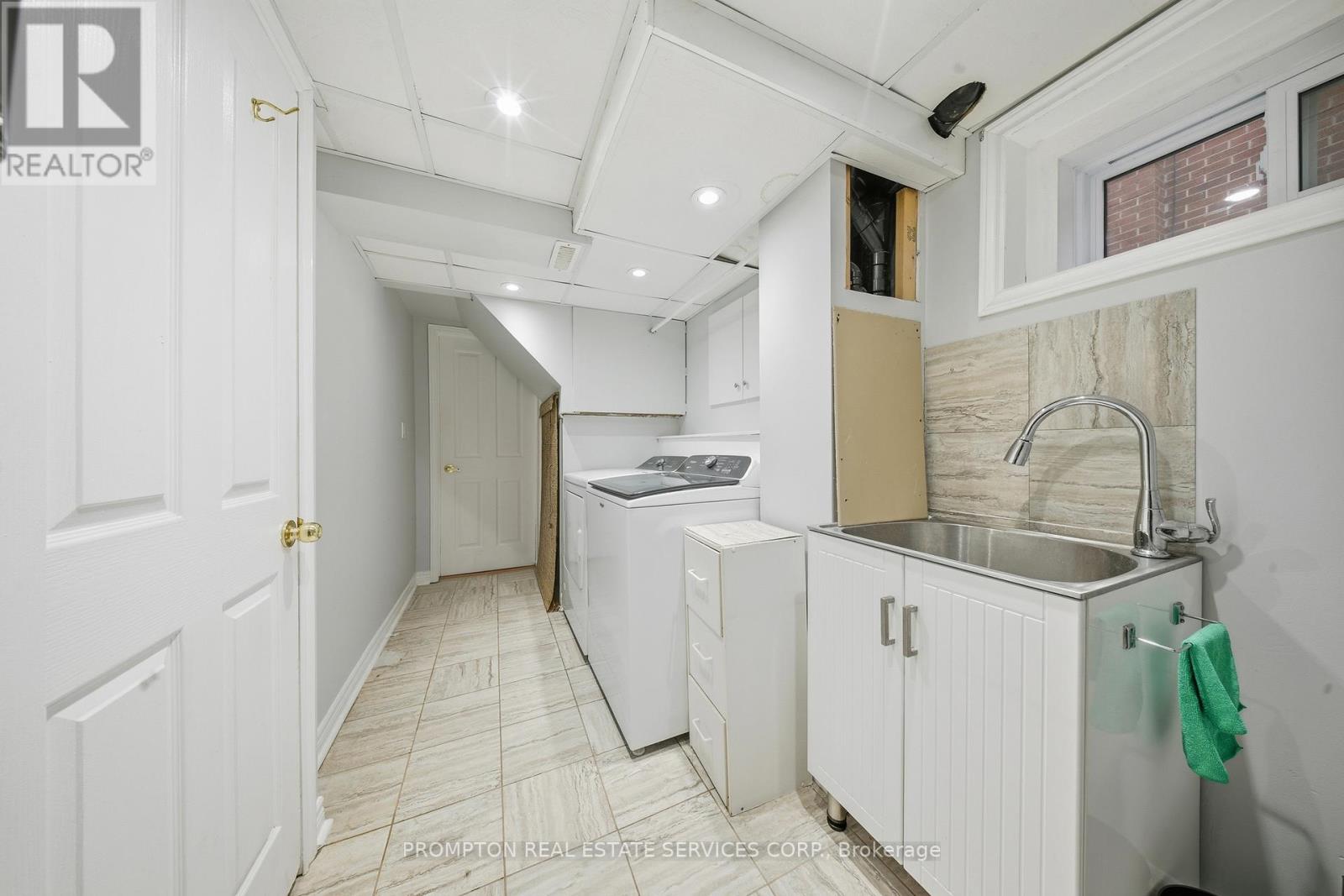 16 Fernwood Crescent, Hamilton, Ontario  L8T 3L1 - Photo 20 - X12701550