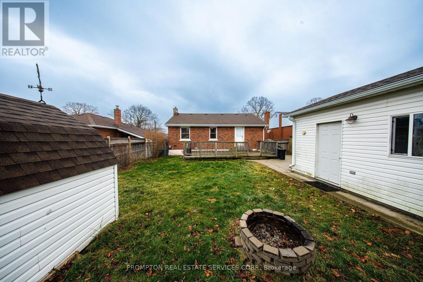 16 Fernwood Crescent, Hamilton, Ontario  L8T 3L1 - Photo 25 - X12701550