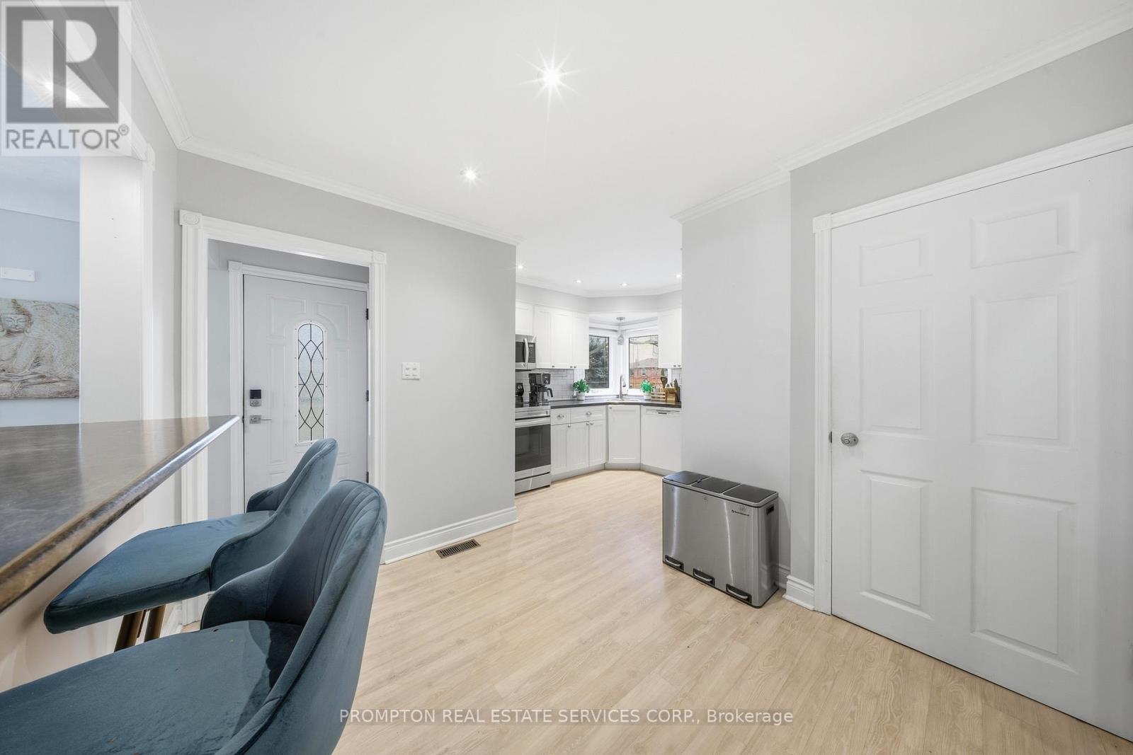 16 Fernwood Crescent, Hamilton, Ontario  L8T 3L1 - Photo 6 - X12701550