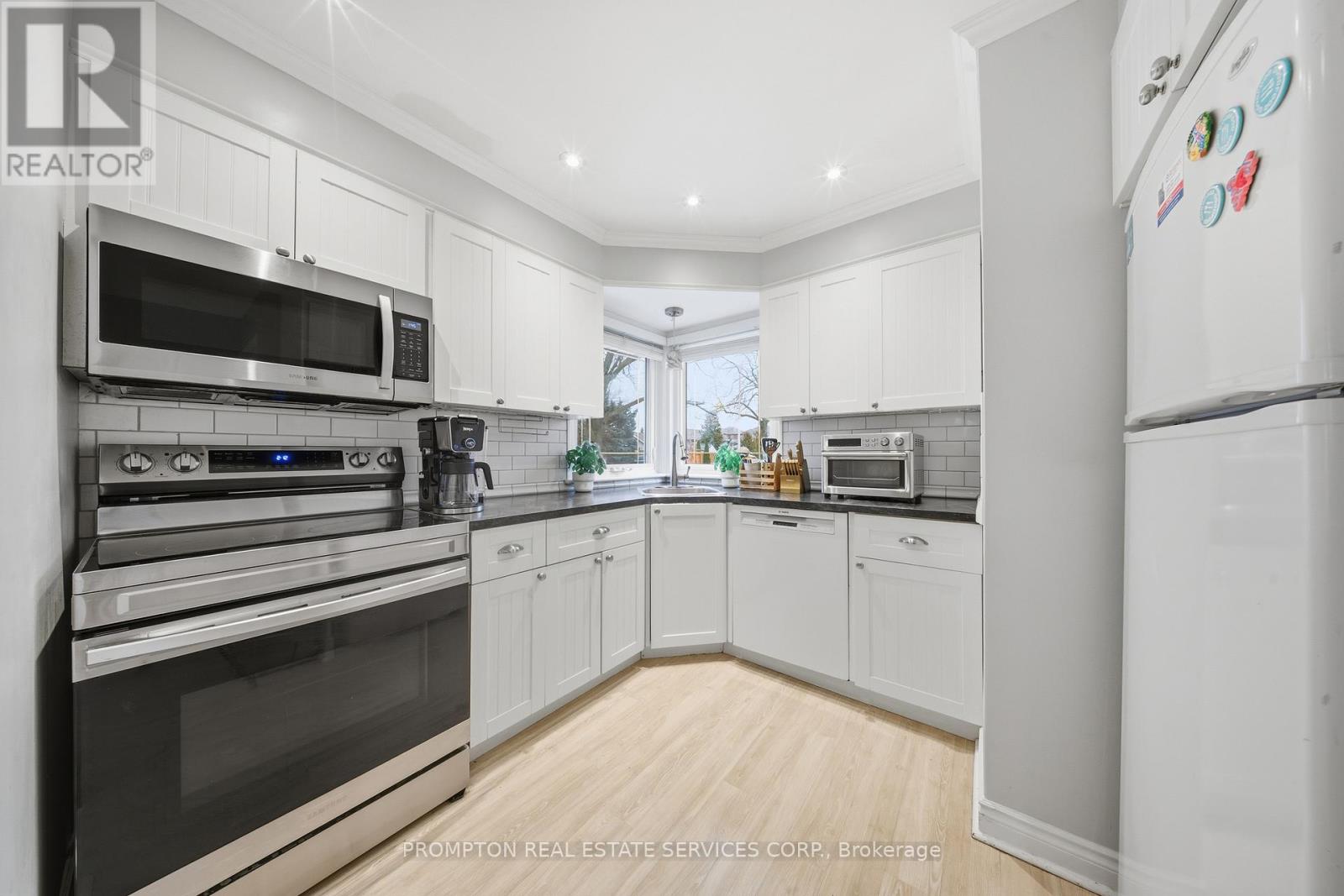 16 Fernwood Crescent, Hamilton, Ontario  L8T 3L1 - Photo 7 - X12701550