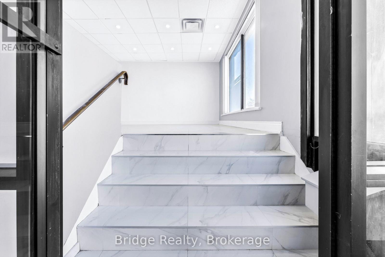 290 Dundas Street, Woodstock, Ontario  N4S 1B2 - Photo 4 - X12701568