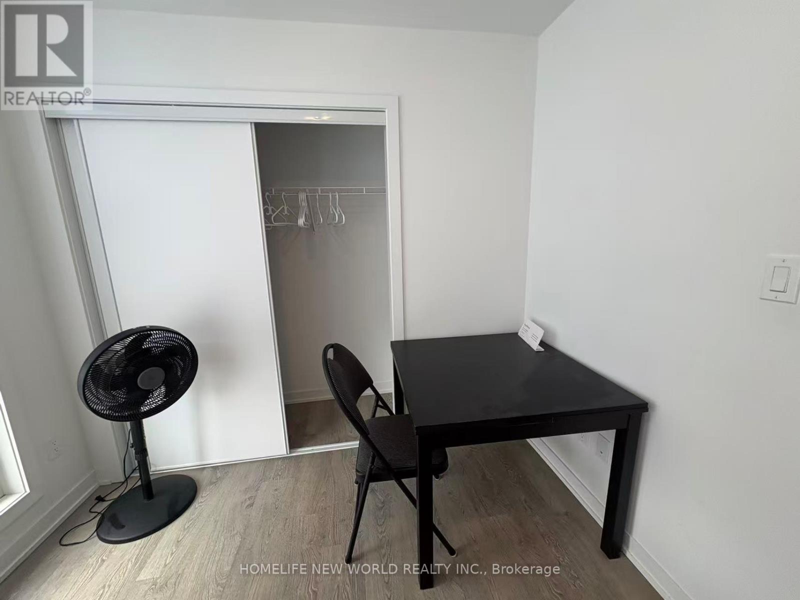 Room 1 - 72 Hooyo Terrace, Toronto, Ontario  M6A 0E2 - Photo 4 - C12470574