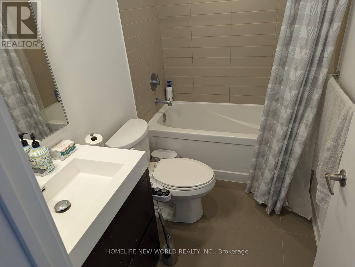 Room 1 - 72 Hooyo Terrace, Toronto, Ontario  M6A 0E2 - Photo 9 - C12470574