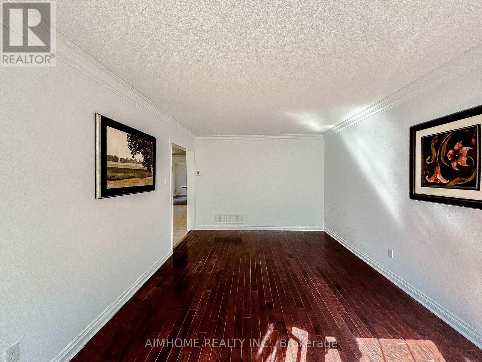 87 Ballard Crescent, Newmarket, Ontario  L3X 1S2 - Photo 4 - N12701606