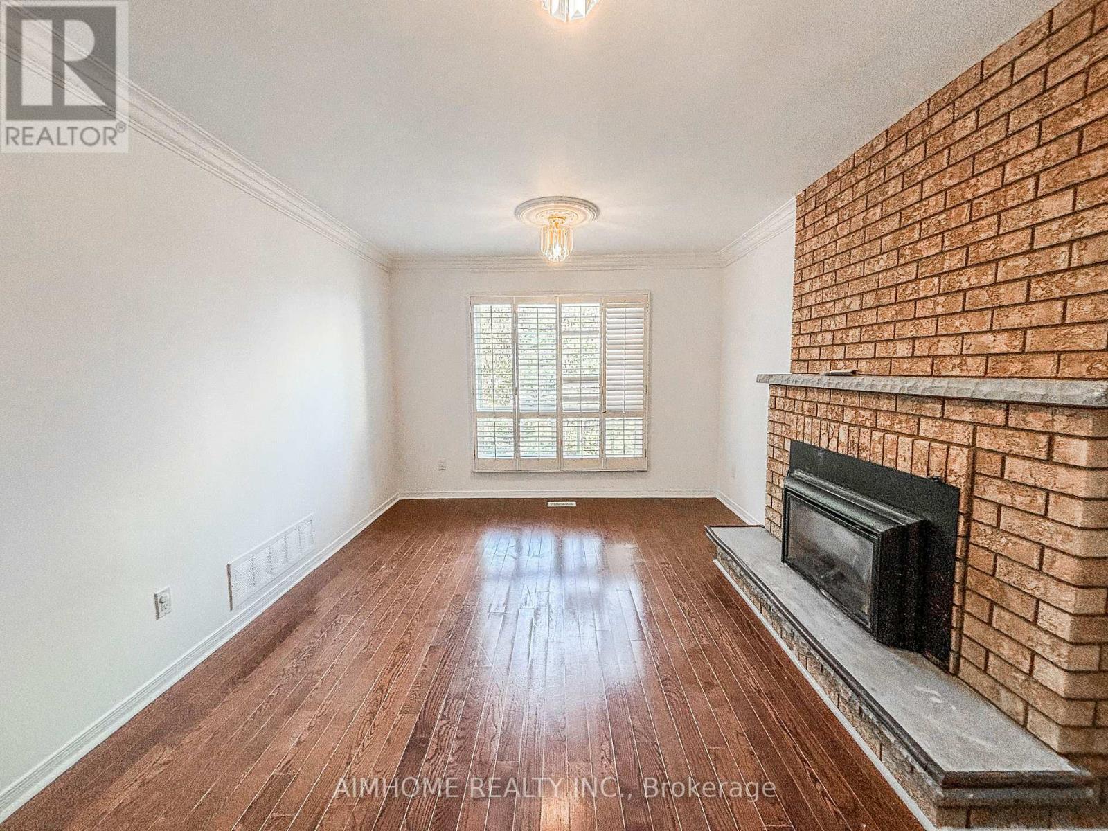 87 Ballard Crescent, Newmarket, Ontario  L3X 1S2 - Photo 8 - N12701606