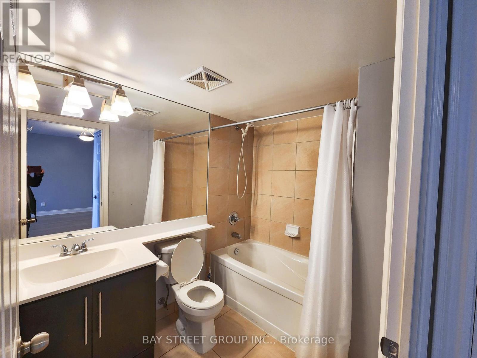 687 - 23 Cox Boulevard, Markham, Ontario  L3R 7Z9 - Photo 13 - N12701618