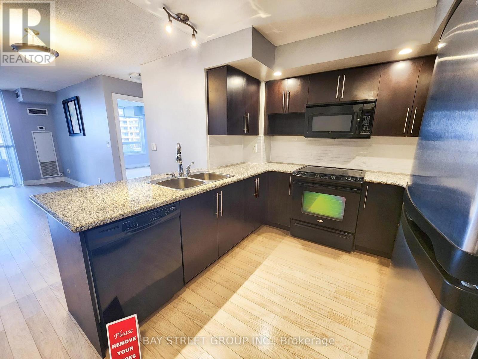 687 - 23 Cox Boulevard, Markham, Ontario  L3R 7Z9 - Photo 7 - N12701618