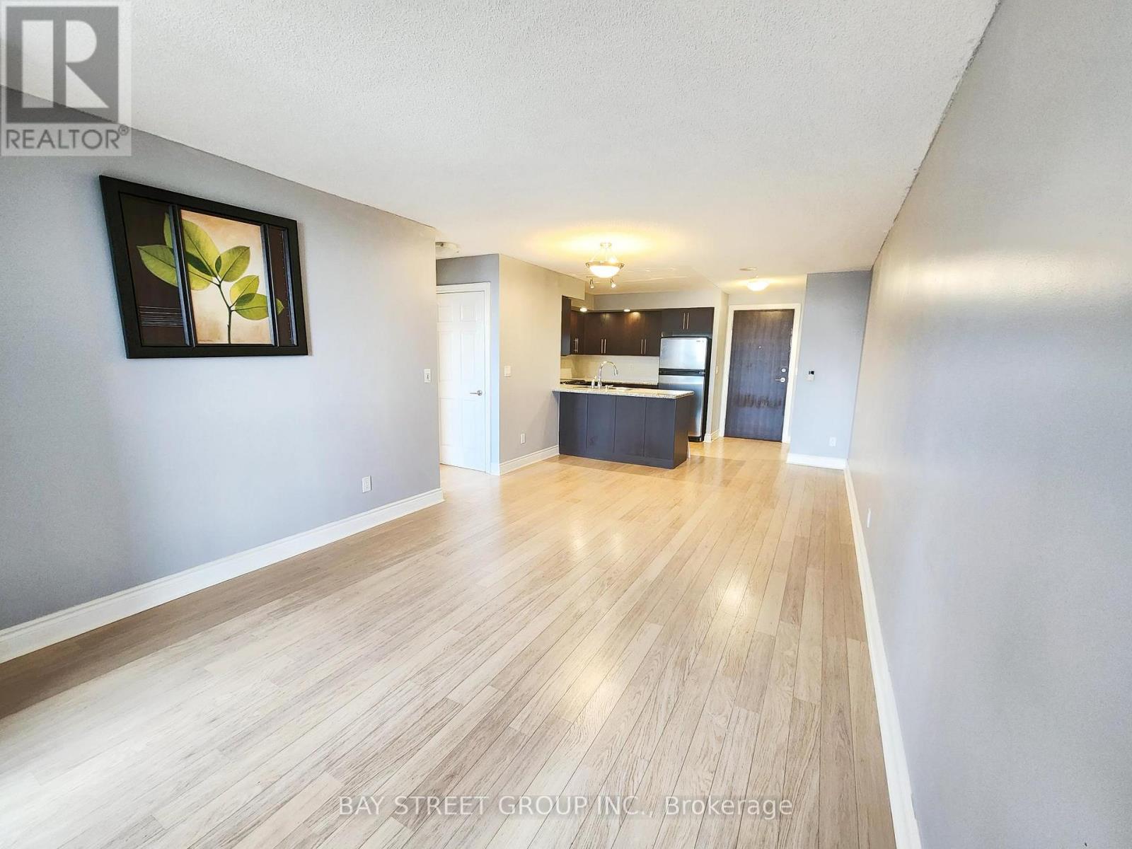 687 - 23 Cox Boulevard, Markham, Ontario  L3R 7Z9 - Photo 8 - N12701618