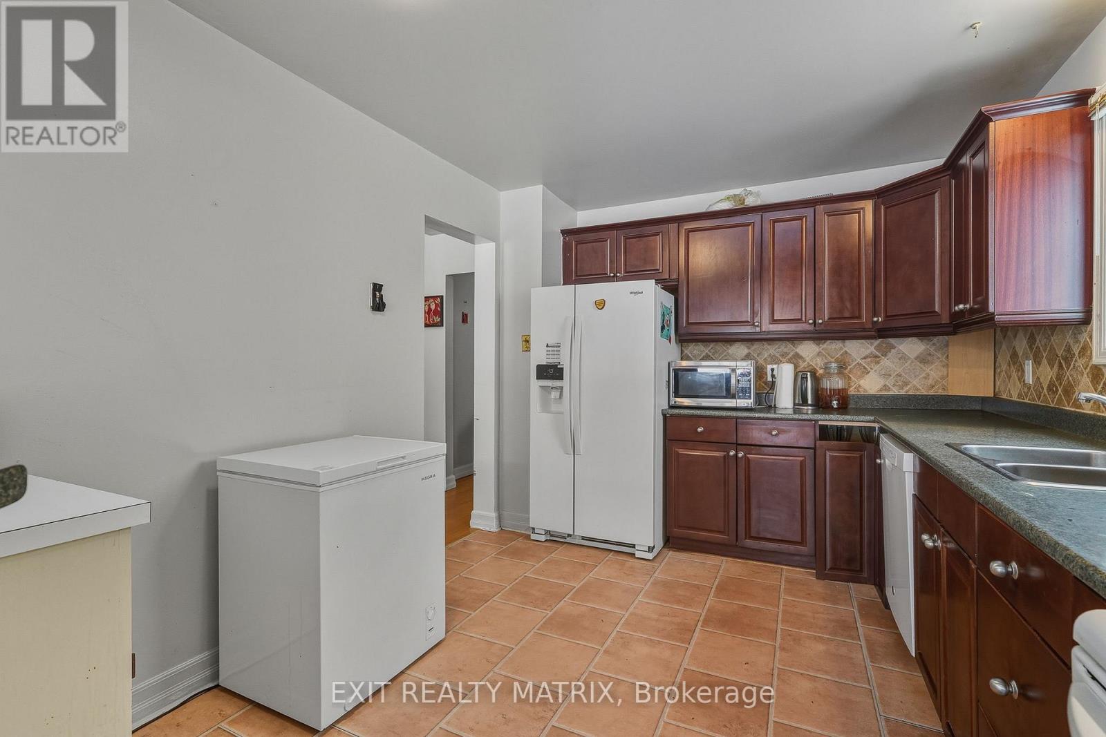 1123 Burgundy Lane, Ottawa, Ontario  K1C 2M9 - Photo 11 - X12670508