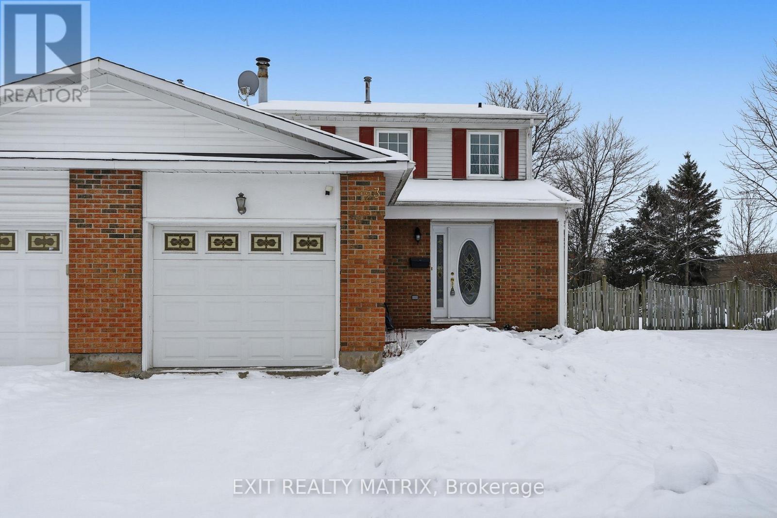 1123 Burgundy Lane, Ottawa, Ontario  K1C 2M9 - Photo 2 - X12670508