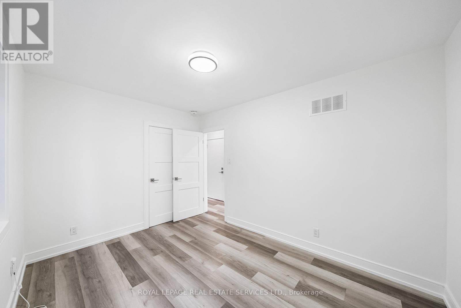 50 Arcadian Circle, Toronto, Ontario  M8W 2Y9 - Photo 19 - W12701580