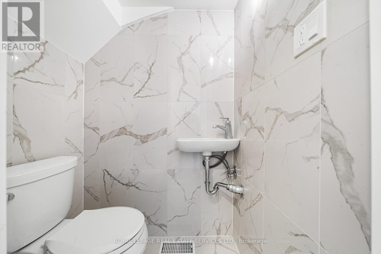 50 Arcadian Circle, Toronto, Ontario  M8W 2Y9 - Photo 25 - W12701580