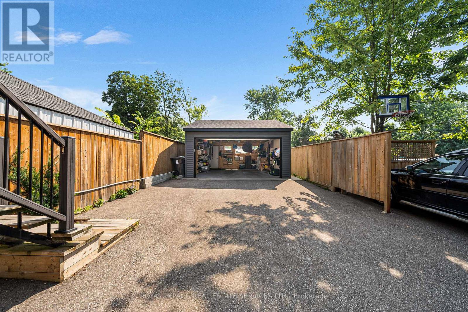 50 Arcadian Circle, Toronto, Ontario  M8W 2Y9 - Photo 4 - W12701580