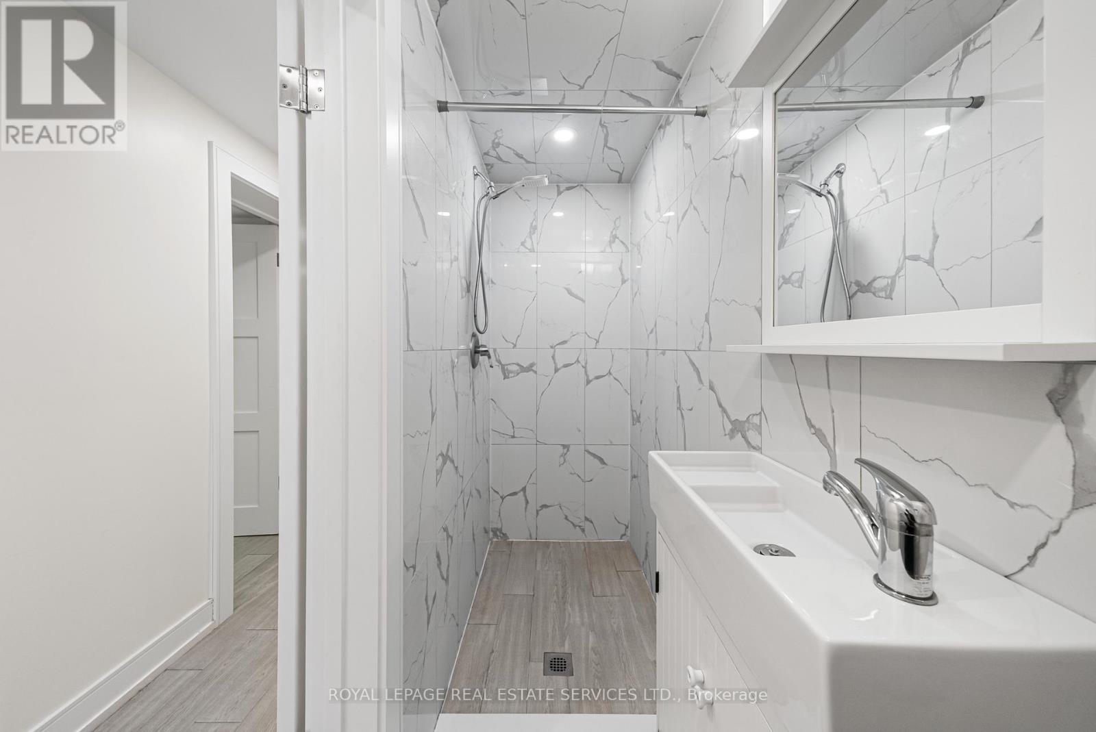 50 Arcadian Circle, Toronto, Ontario  M8W 2Y9 - Photo 43 - W12701580