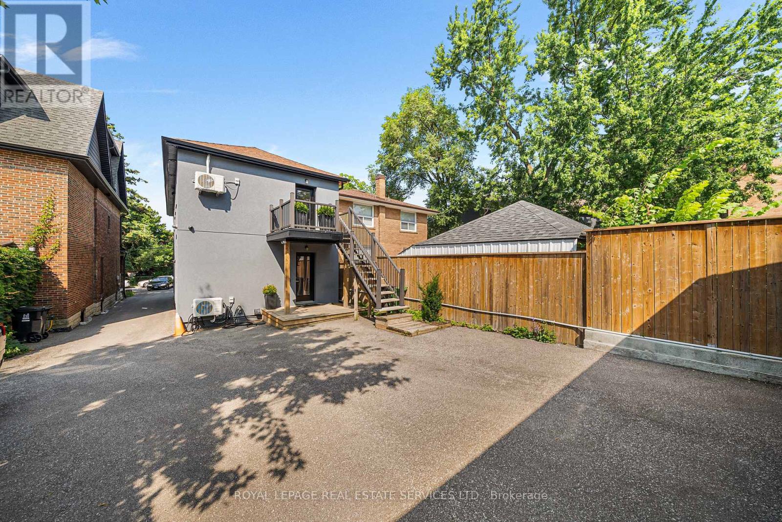 50 Arcadian Circle, Toronto, Ontario  M8W 2Y9 - Photo 7 - W12701580