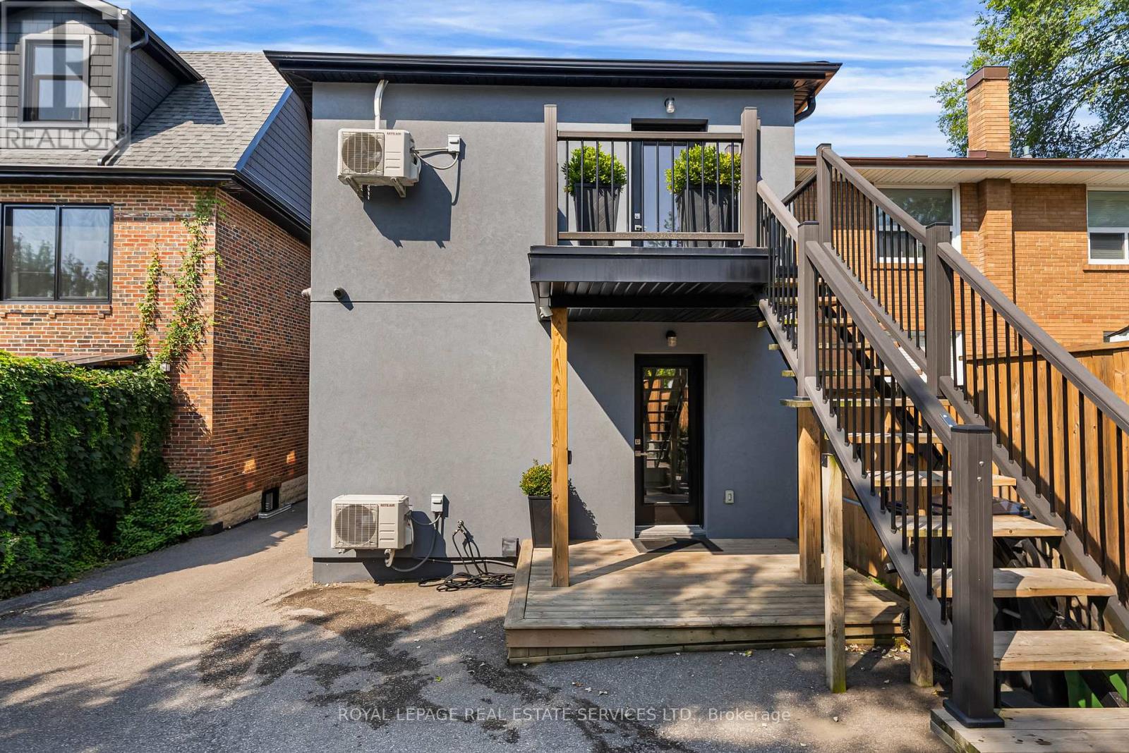 50 Arcadian Circle, Toronto, Ontario  M8W 2Y9 - Photo 8 - W12701580