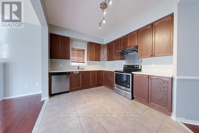 245 Valleyway Drive, Brampton, Ontario  L6X 0T3 - Photo 6 - W12701598