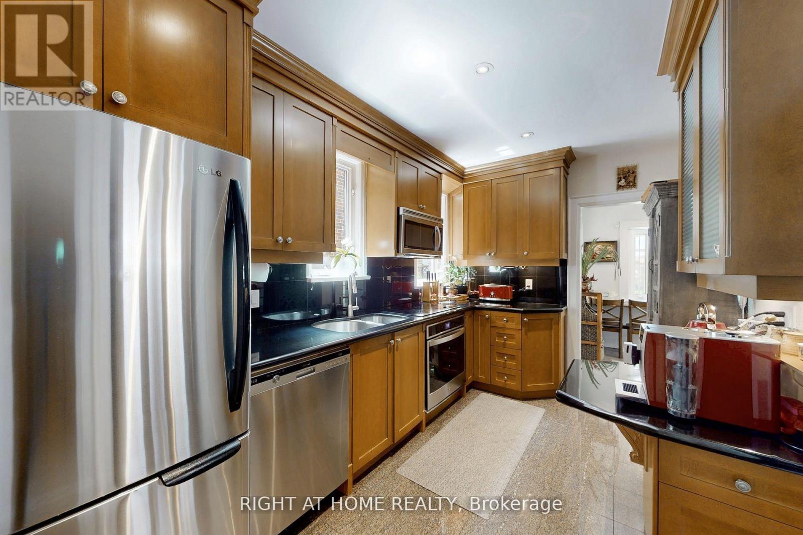 46 Jackson Avenue, Toronto, Ontario  M8X 2J4 - Photo 17 - W12701610