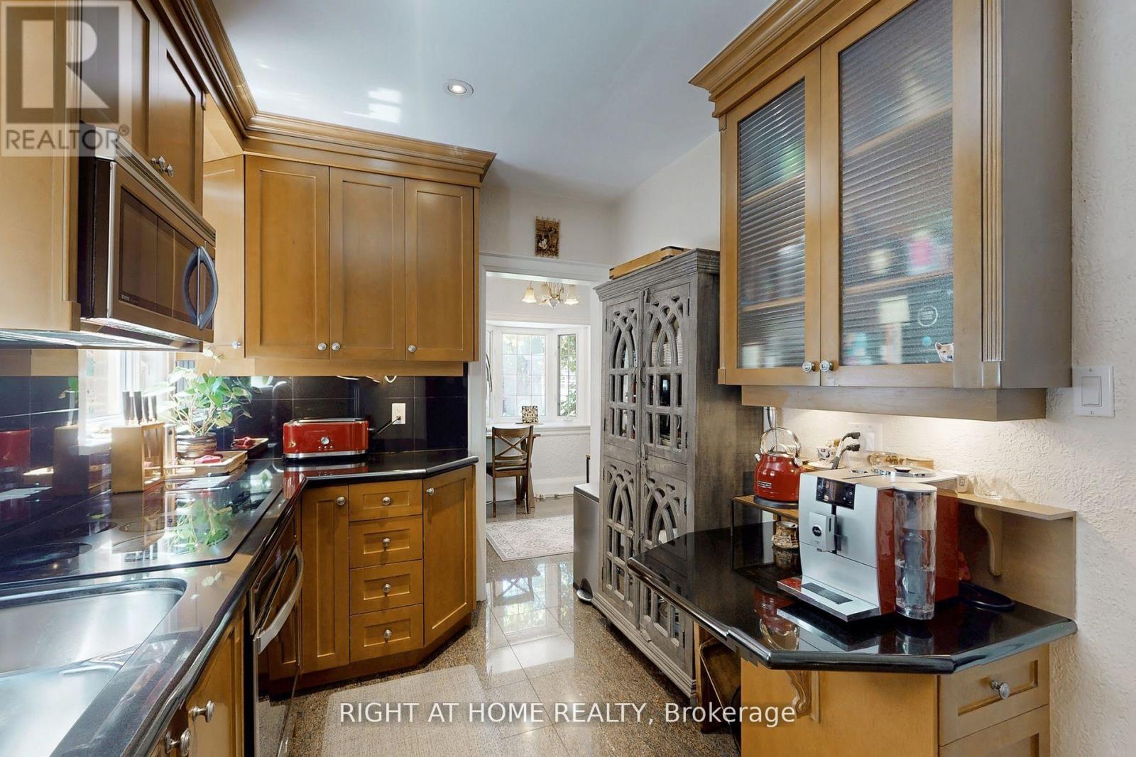 46 Jackson Avenue, Toronto, Ontario  M8X 2J4 - Photo 19 - W12701610