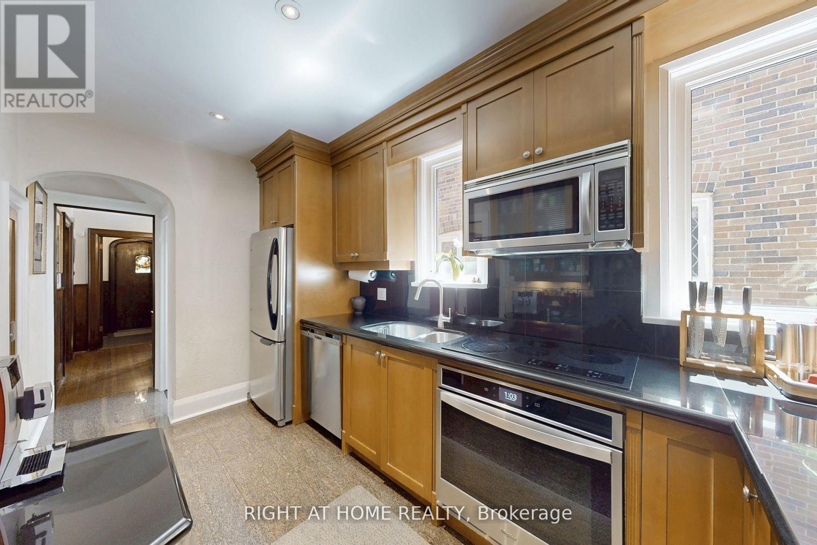 46 Jackson Avenue, Toronto, Ontario  M8X 2J4 - Photo 20 - W12701610