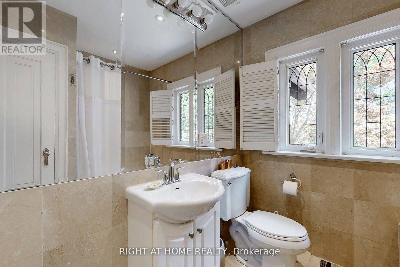 46 Jackson Avenue, Toronto, Ontario  M8X 2J4 - Photo 31 - W12701610