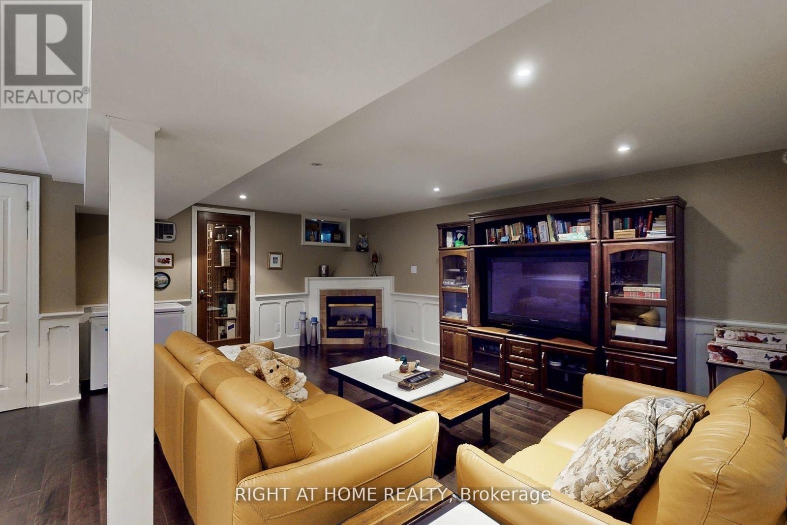 46 Jackson Avenue, Toronto, Ontario  M8X 2J4 - Photo 34 - W12701610