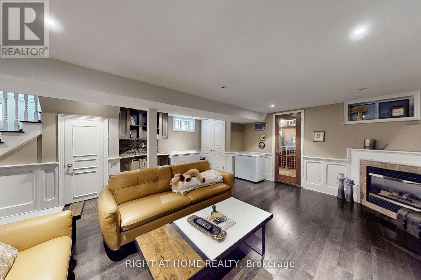 46 Jackson Avenue, Toronto, Ontario  M8X 2J4 - Photo 36 - W12701610