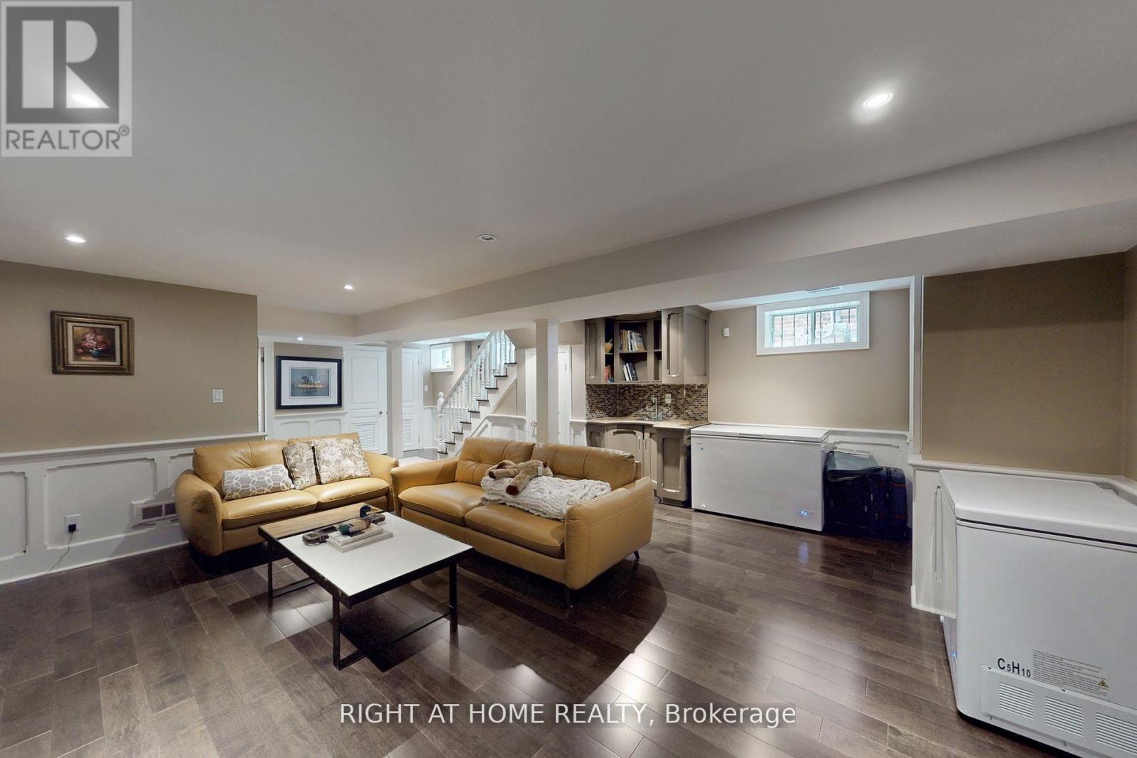 46 Jackson Avenue, Toronto, Ontario  M8X 2J4 - Photo 37 - W12701610