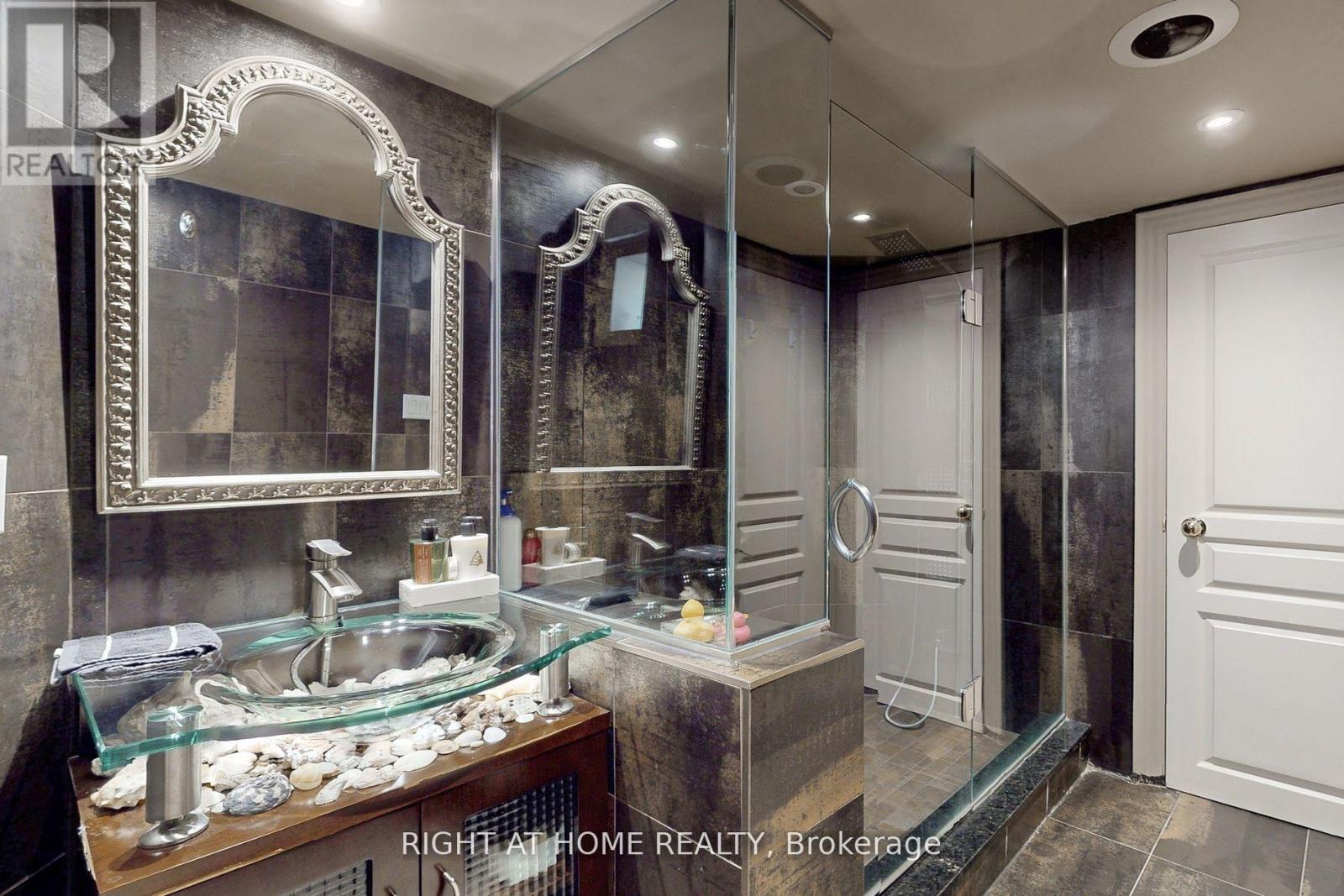 46 Jackson Avenue, Toronto, Ontario  M8X 2J4 - Photo 38 - W12701610