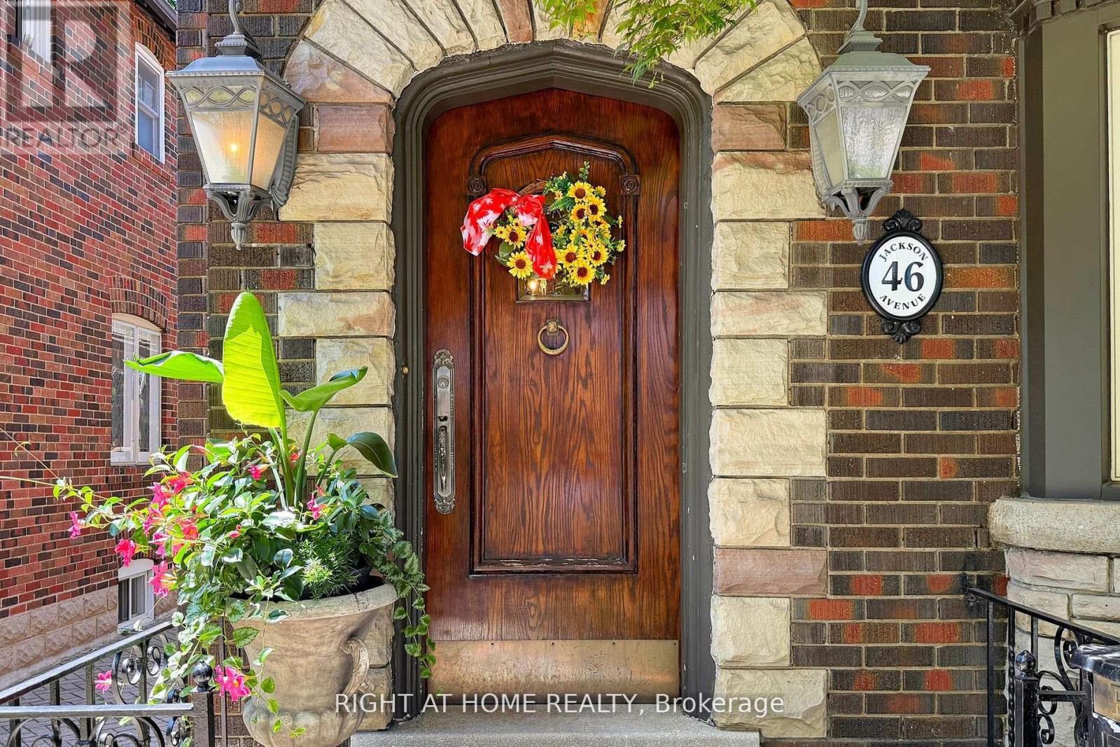 46 Jackson Avenue, Toronto, Ontario  M8X 2J4 - Photo 7 - W12701610