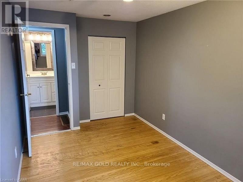 75 Pepperwood Crescent, Kitchener, Ontario  N2A 2R4 - Photo 2 - X12700886