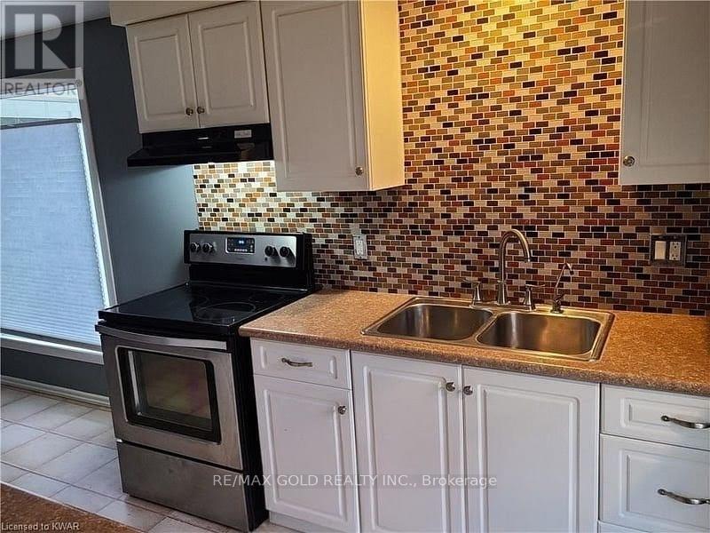 75 Pepperwood Crescent, Kitchener, Ontario  N2A 2R4 - Photo 9 - X12700886