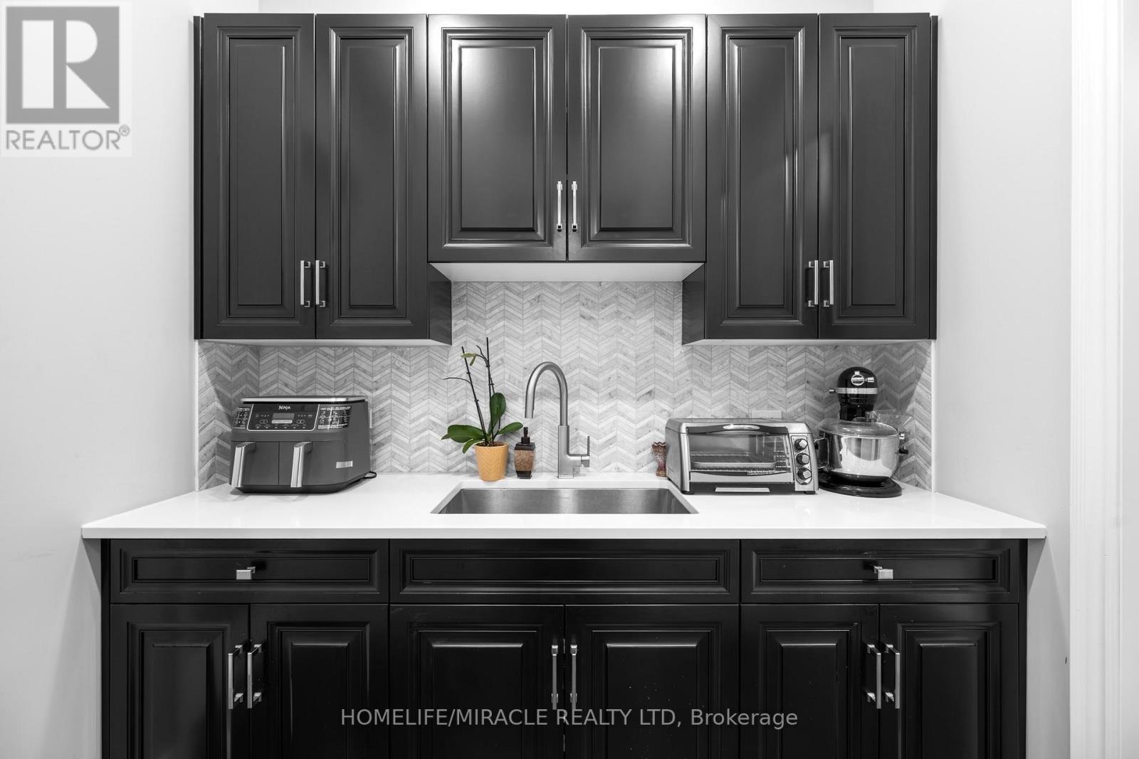 147 Ambrous Crescent W, Guelph, Ontario  N1G 0E4 - Photo 18 - X12701592