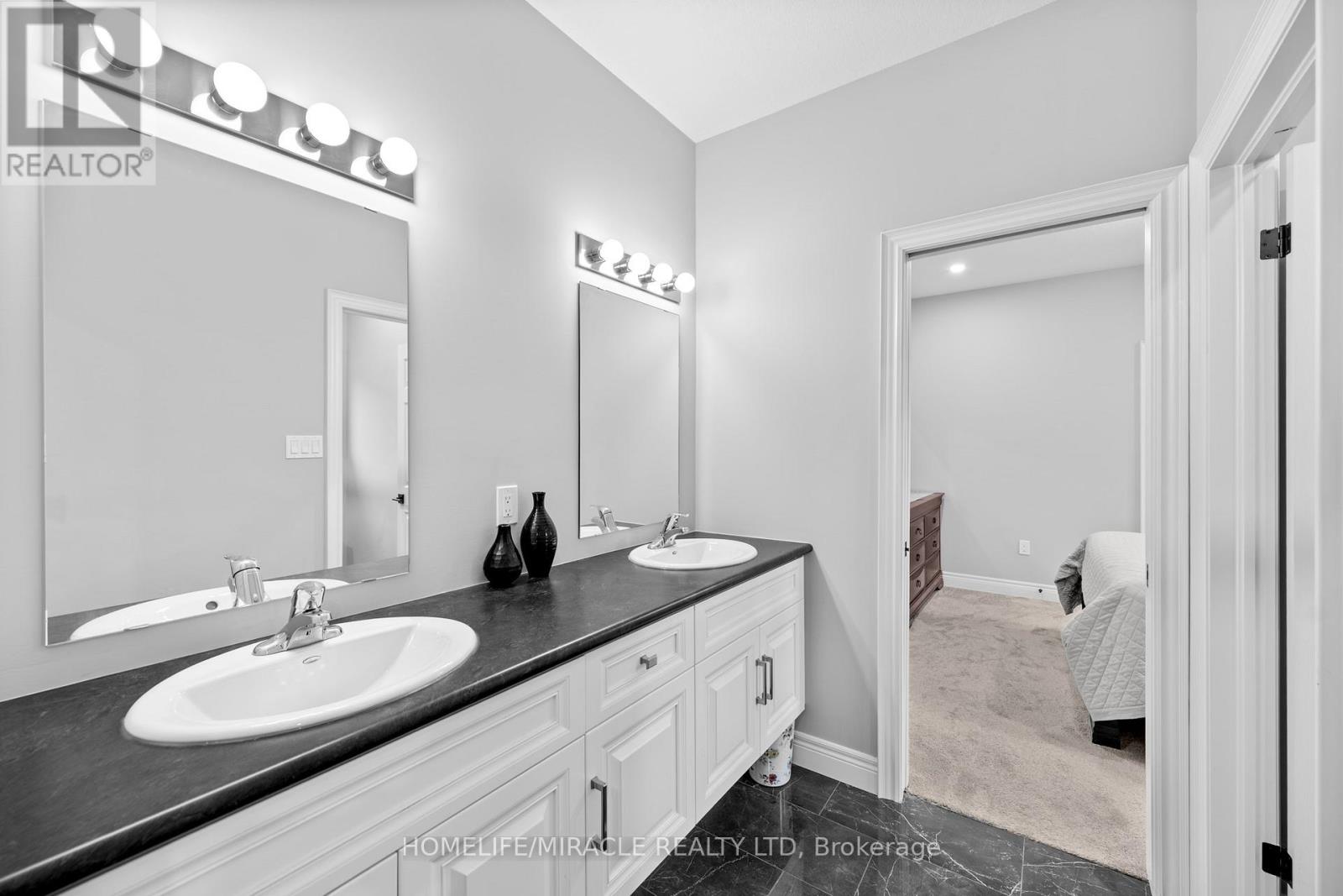 147 Ambrous Crescent W, Guelph, Ontario  N1G 0E4 - Photo 27 - X12701592