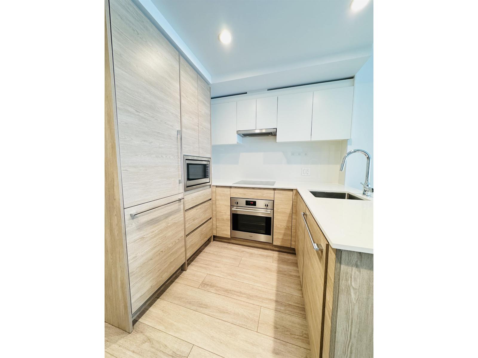 3102 13615 Fraser Highway, Surrey, British Columbia  V3T 2V6 - Photo 3 - R3078563