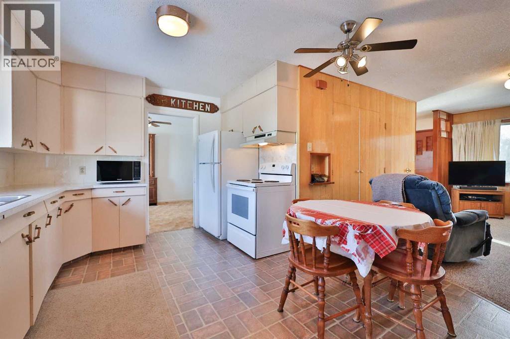 228 3 Street W, Cardston, Alberta  T0K 0K0 - Photo 17 - A2276356