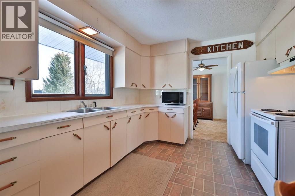 228 3 Street W, Cardston, Alberta  T0K 0K0 - Photo 15 - A2276356