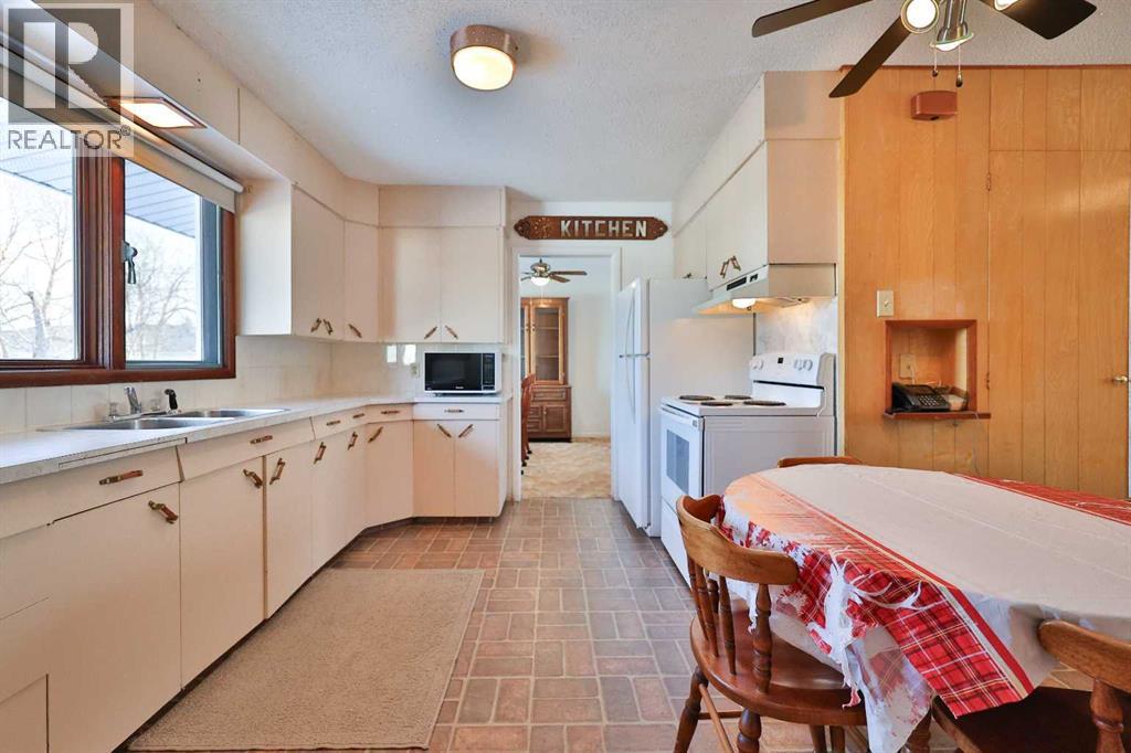 228 3 Street W, Cardston, Alberta  T0K 0K0 - Photo 16 - A2276356