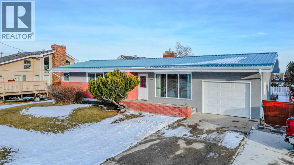 228 3 Street W, Cardston, Alberta  T0K 0K0 - Photo 1 - A2276356