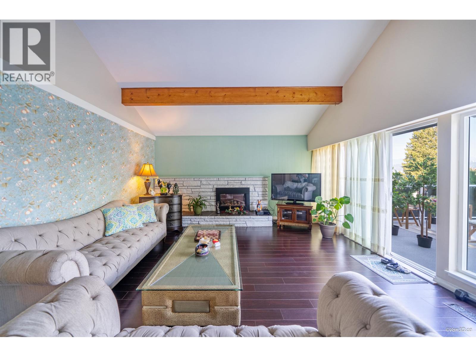 5681 Sardis Crescent, Burnaby, British Columbia  V5H 3K4 - Photo 5 - R3080110